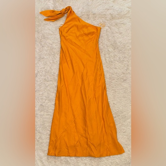 NEW CULT GAIA Kamila One Shoulder Linen Maxi Dress butter yellow Womens Sz M - Picture 3 of 6